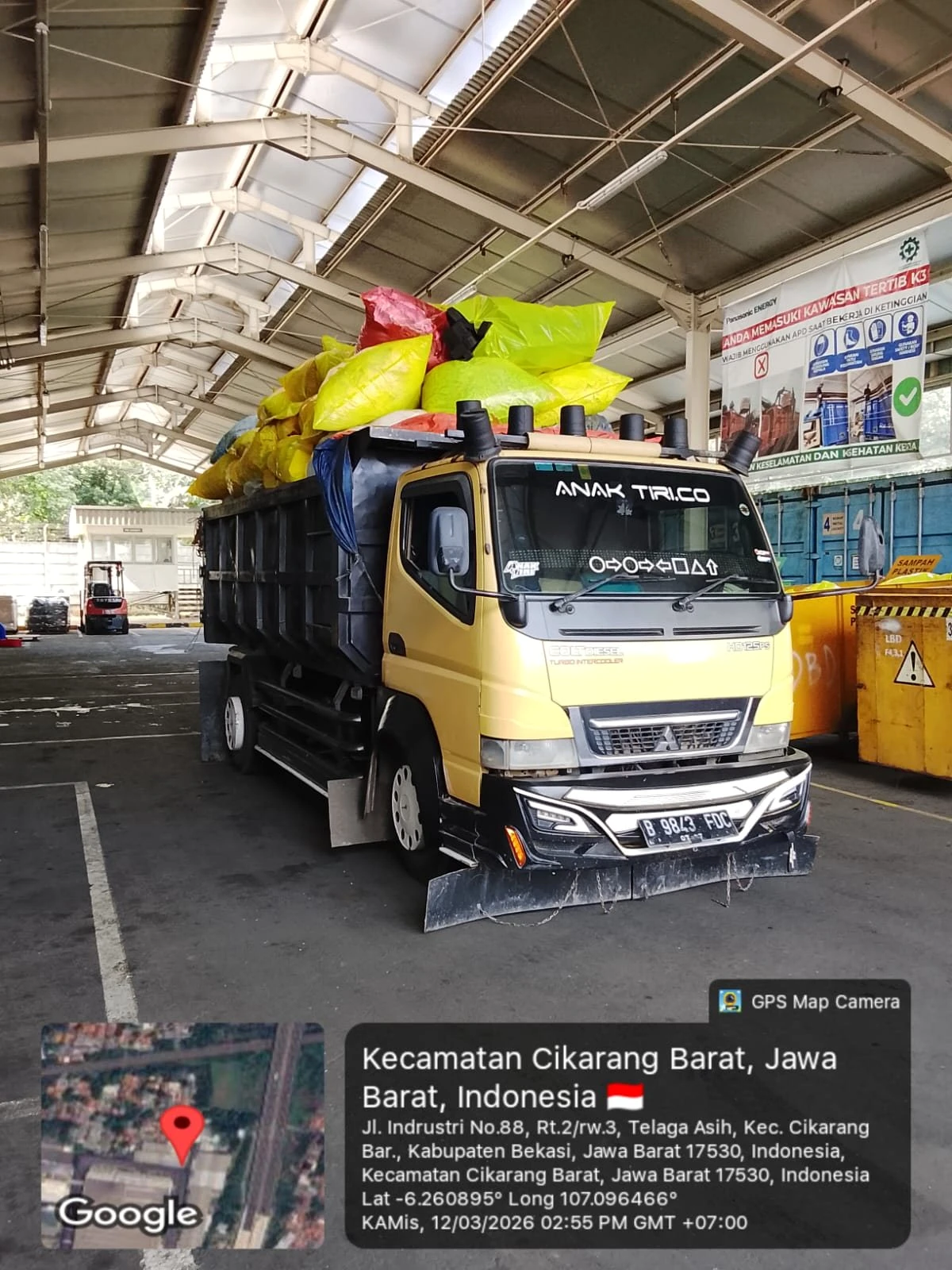 Armada CV Teguh Mandiri Jaya di area operasional